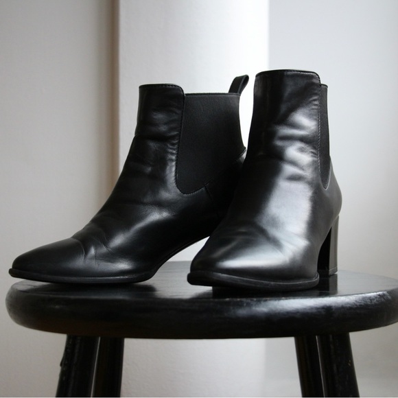 MaxMara Soldino Leather Chelsea Ankle Boot - Picture 1 of 7